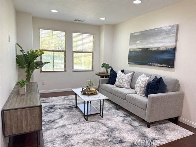 Building Photo - 81 Keepsake