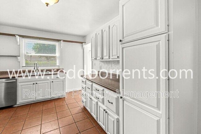 Building Photo - 957 Woodhill Dr