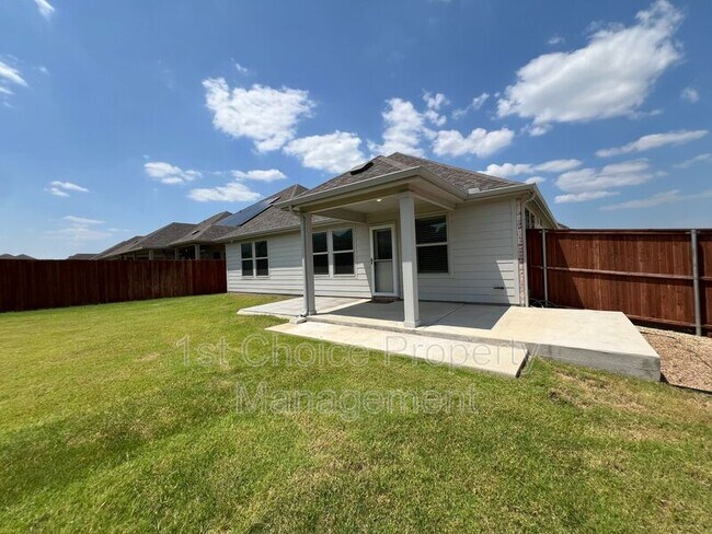 Building Photo - 2101 Sun Star Dr