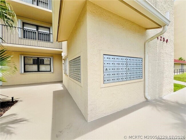 Building Photo - 4250 N Hwy A1A