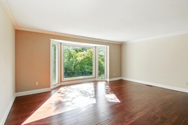 Building Photo - 5130 Provincial Dr