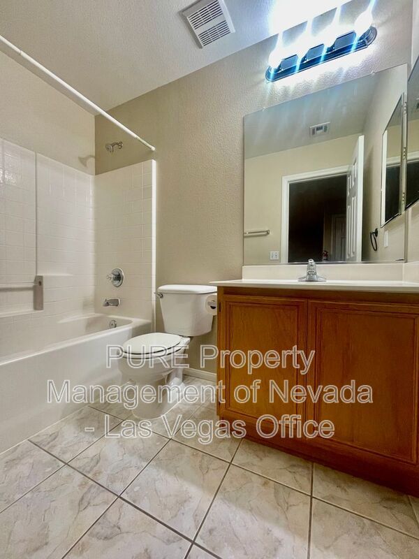 Building Photo - 3528 Laguna Veneta Ave