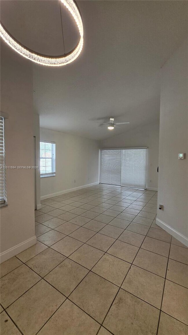 Building Photo - 2880 N Oakland Forest Dr