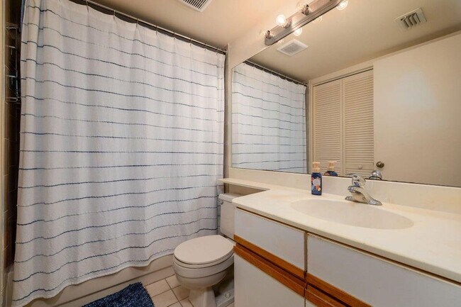 Building Photo - 2500 SE Anchorage Cove