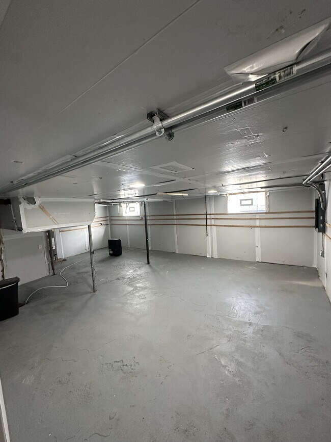 Building Photo - 1023 Bement St