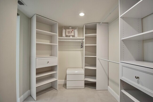 Building Photo - 7248 Clunie Pl