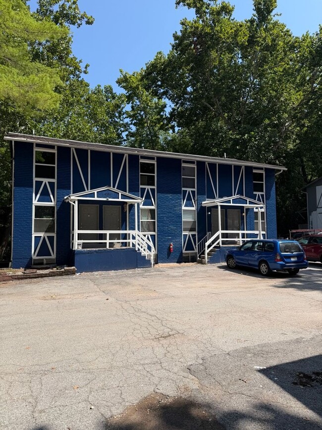 Building Photo - 4701 S Pointe Dr