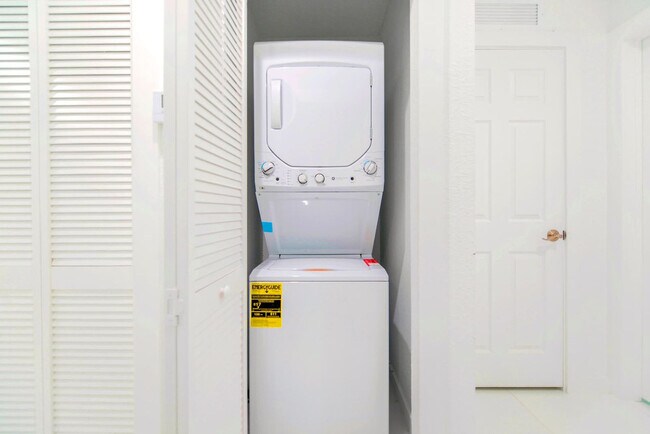 Building Photo - 2110 NW 66th St