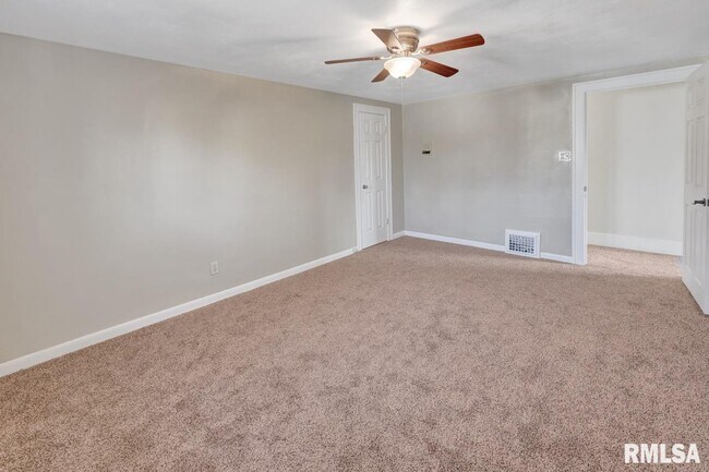 Building Photo - 2601 W Kenwood Ave