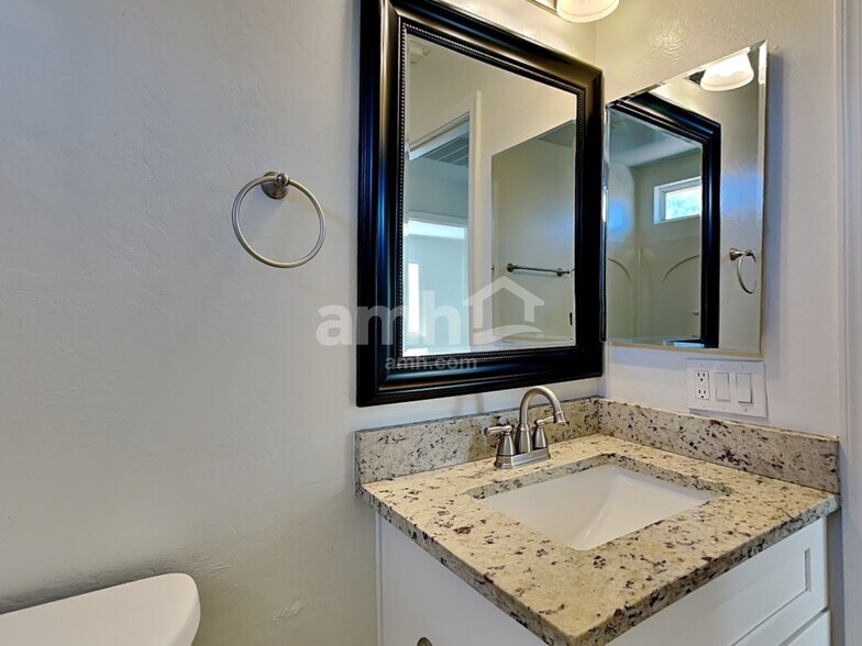 Building Photo - 22028 W Morning Glory St