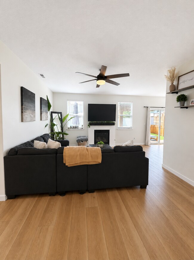 Building Photo - Beautiful 3-Bedroom Home with RV Parking in West Pasco
