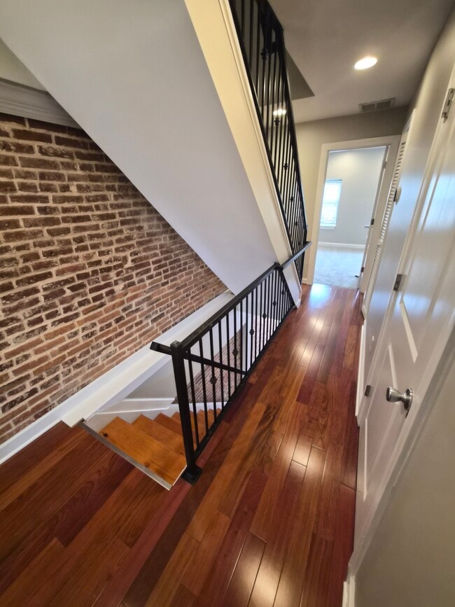 Building Photo - 501 E Fort Ave