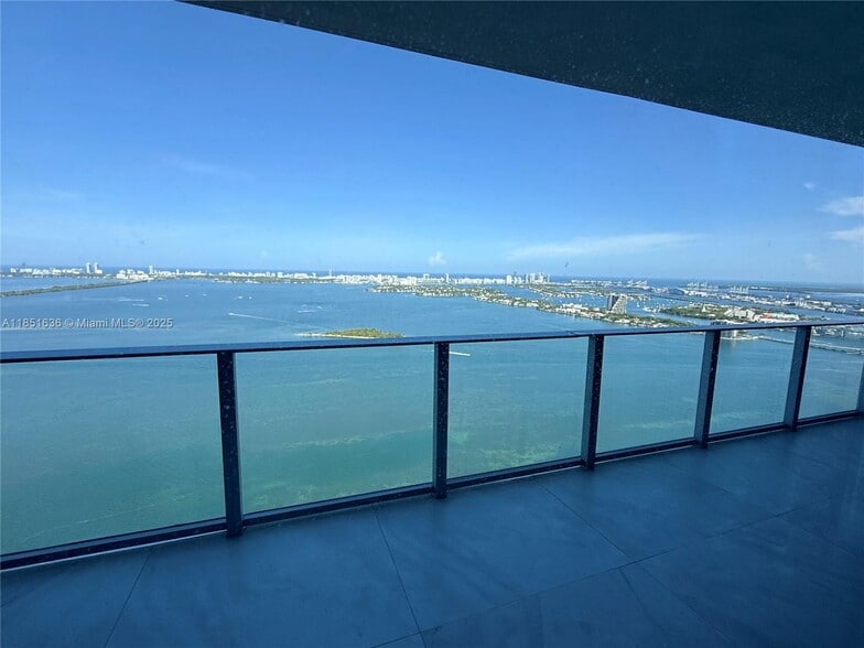 Building Photo - 700 NE 24th St