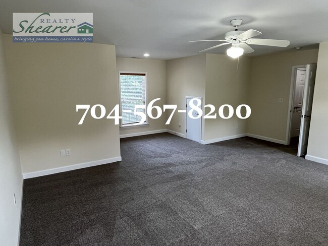 Building Photo - Larger 3 Bed + Bonus room house in desired...