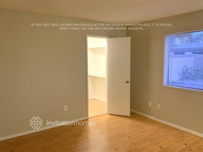 Building Photo - 2802 W Vista Ave