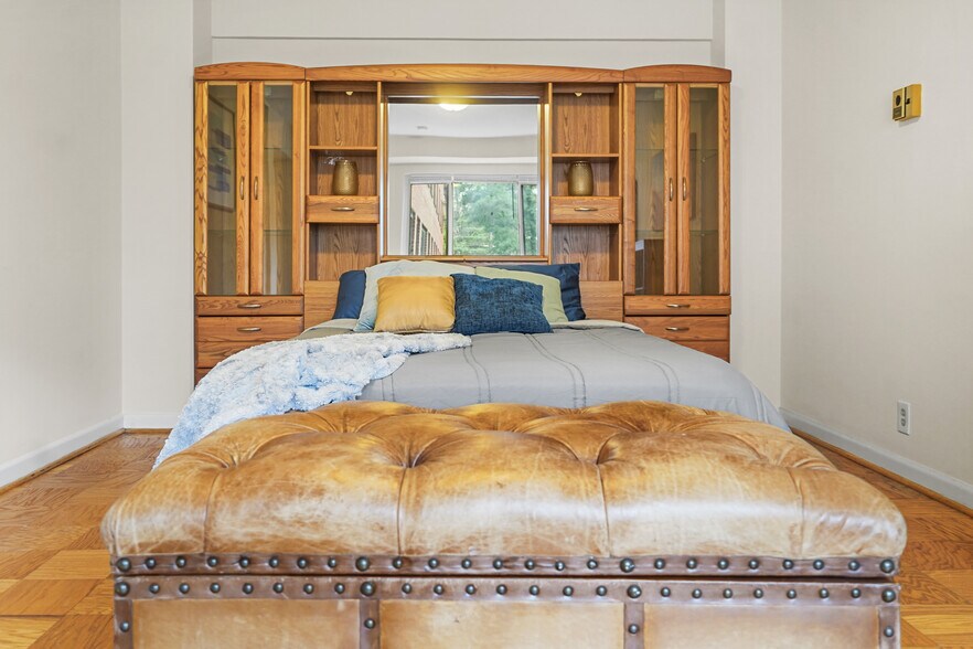 Building Photo - 4201 Cathedral Ave NW