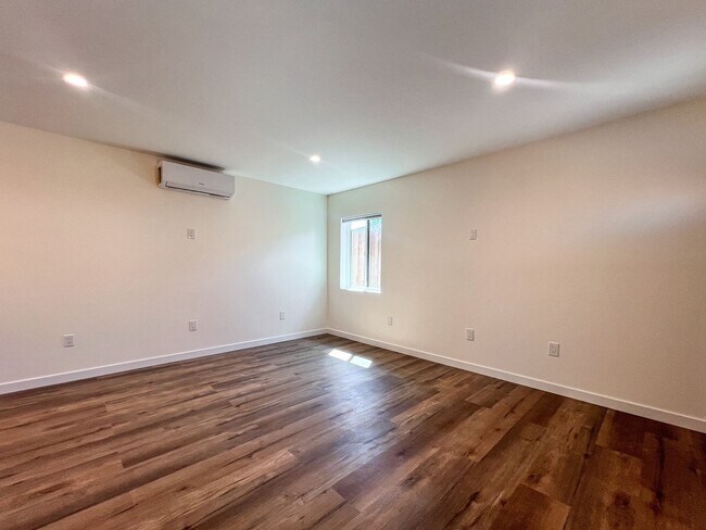 Building Photo - 174 Chelsea Ave