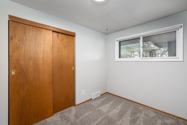 Building Photo - 3011 W Dalke Ave