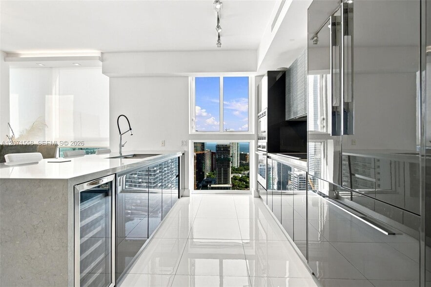 Building Photo - 1080 Brickell Ave