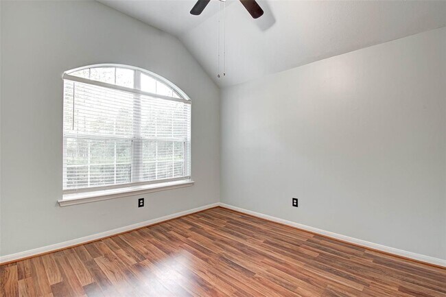 Building Photo - 18 Bonnaire Dr