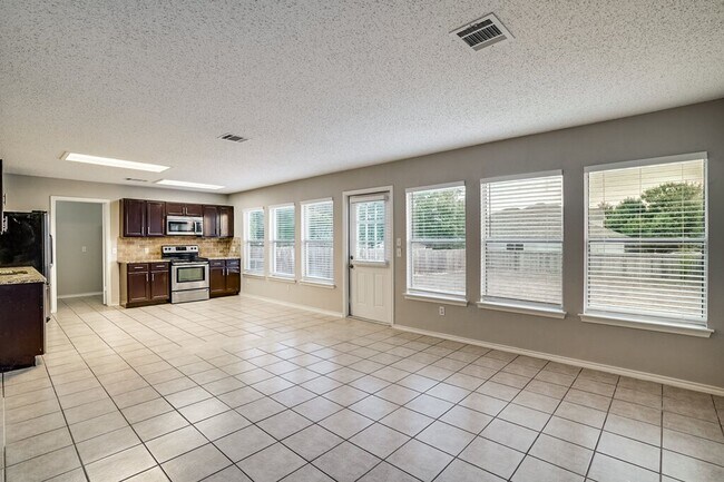 Building Photo - 1001 Howell Terrace Pl