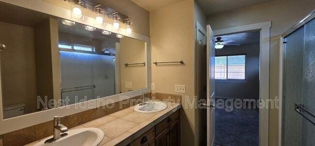 Building Photo - 11756 W Bronte St