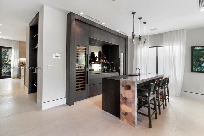 Building Photo - 3554 W Glencoe St