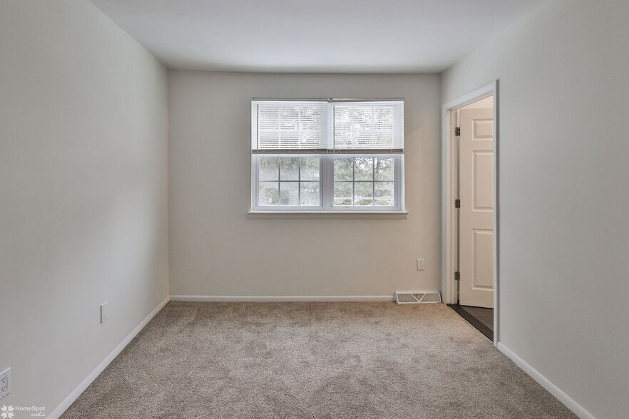 Building Photo - 305 S Warminster Rd
