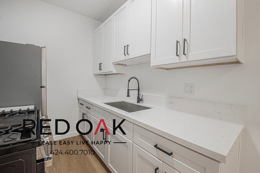 Building Photo - 660 Cochran Ave