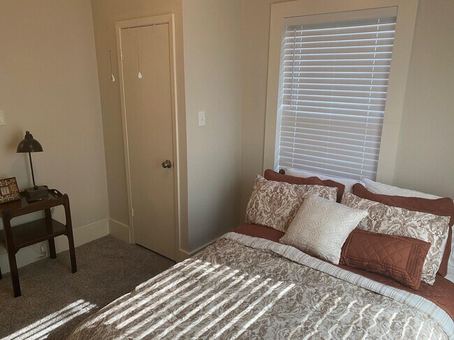 Building Photo - 2708 Winbern St