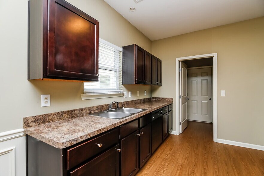 Building Photo - 466 Hill Crest Cir