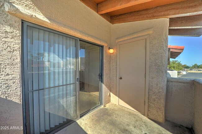 Building Photo - 5757 W Eugie Ave