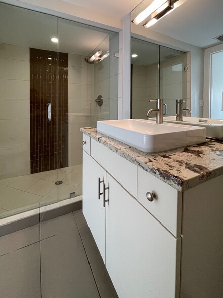 Building Photo - 64 Isle Of Venice Dr