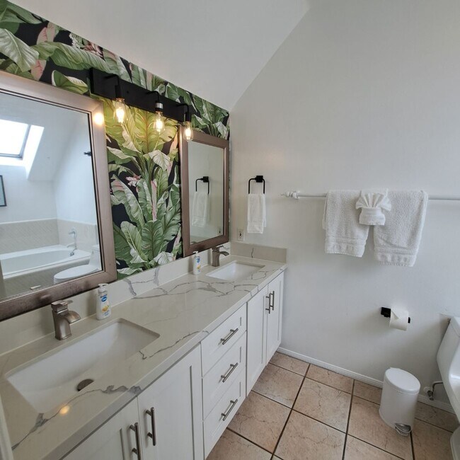 Building Photo - 828 Ostend Ct