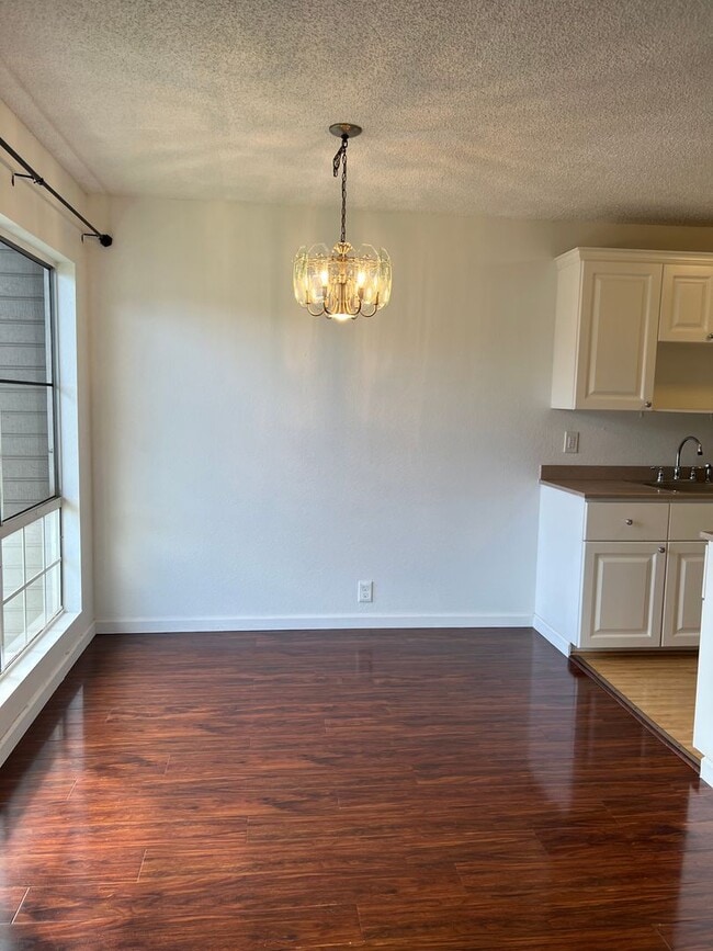 Building Photo - Charming Townhouse-2Bedrooms, 1Bathroom, 2...
