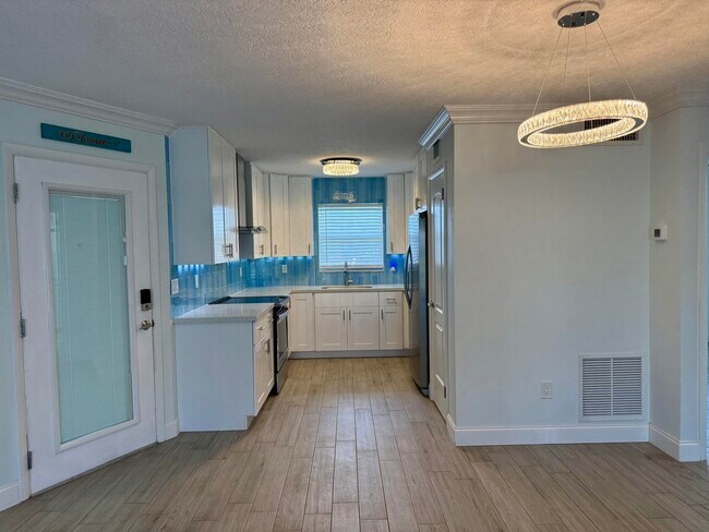 Building Photo - 121 Wettaw Ln