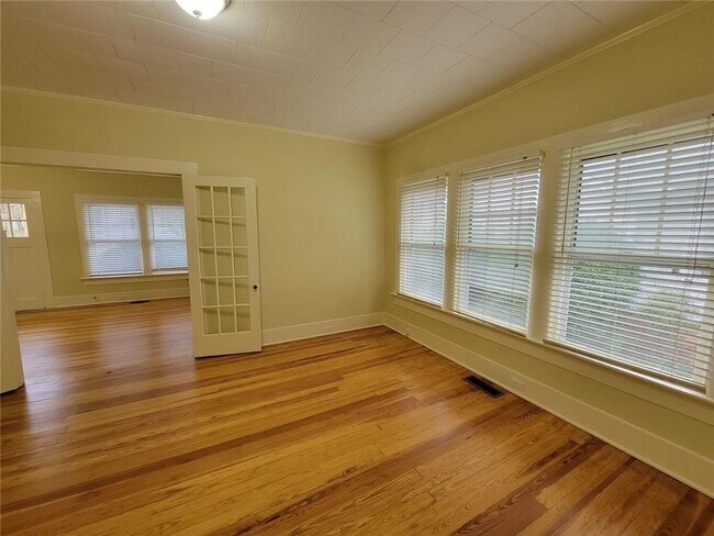 Building Photo - 251 Archer St