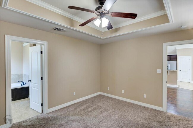 Building Photo - 421 Jordan Dr