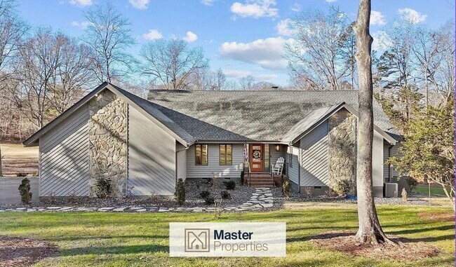 Primary Photo - 353 Twin Oaks Dr