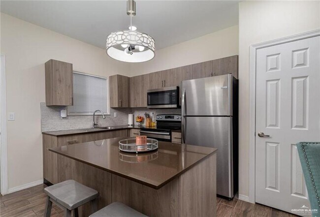 Building Photo - 10 N Hester St