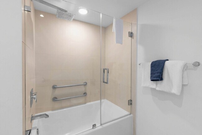Building Photo - 4111 S Ocean Dr