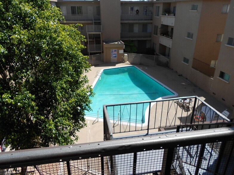 Building Photo - 6041 Whitsett Ave