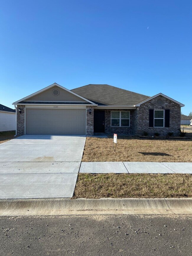 Building Photo - Pre-Leasing Now! Cozy & Inviting 3-Bedroom Home in Conrad Court