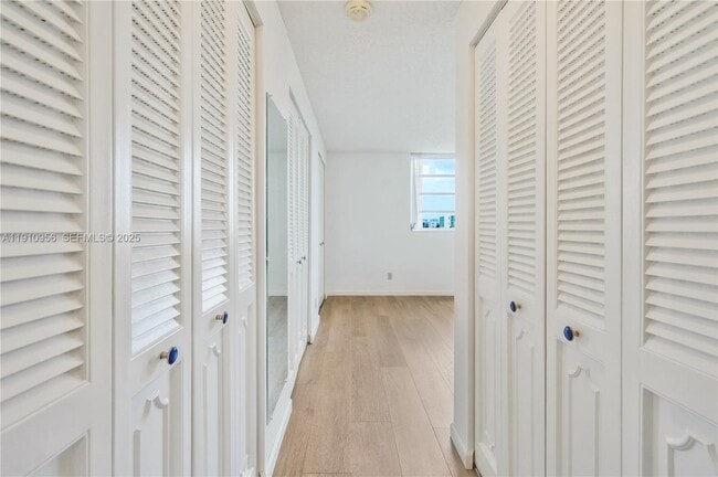 Building Photo - 141 SE 3rd Ave