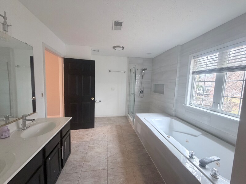 Building Photo - 2404 Berry Thicket Ct