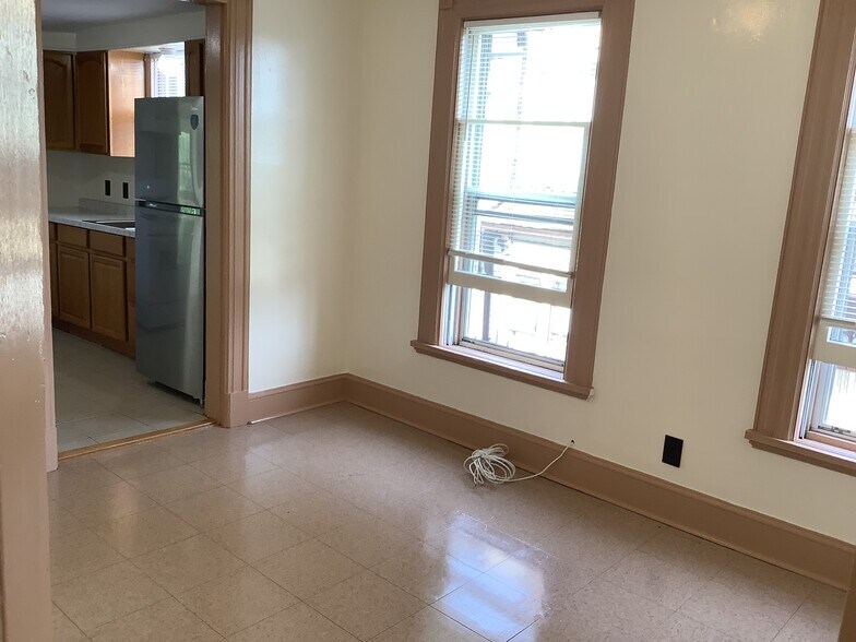 Building Photo - 47 Conger Ave