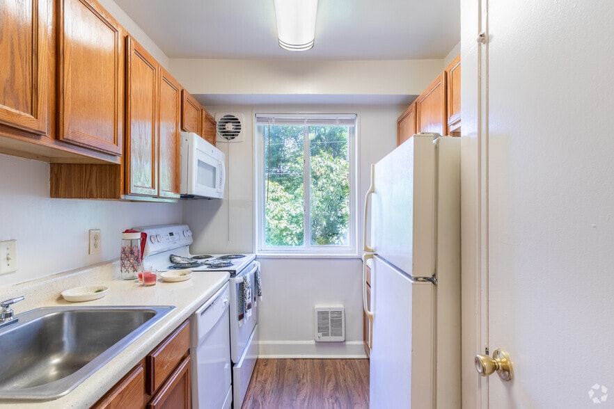Primary Photo - Columbia Grove Apartments