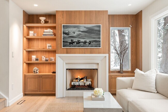 Building Photo - 814 W Bleeker St