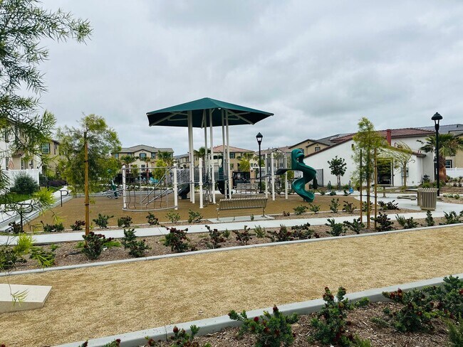 Building Photo - Newly Built 3 Bed Condo for Rent in Winche...