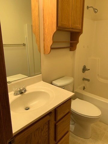 Full bath with tub shower upstairs - 405 Franklin St